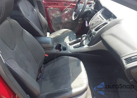 2014 Ford Focus Se z USA, uszkodzony, nr VIN 1FADP3F28EL222529